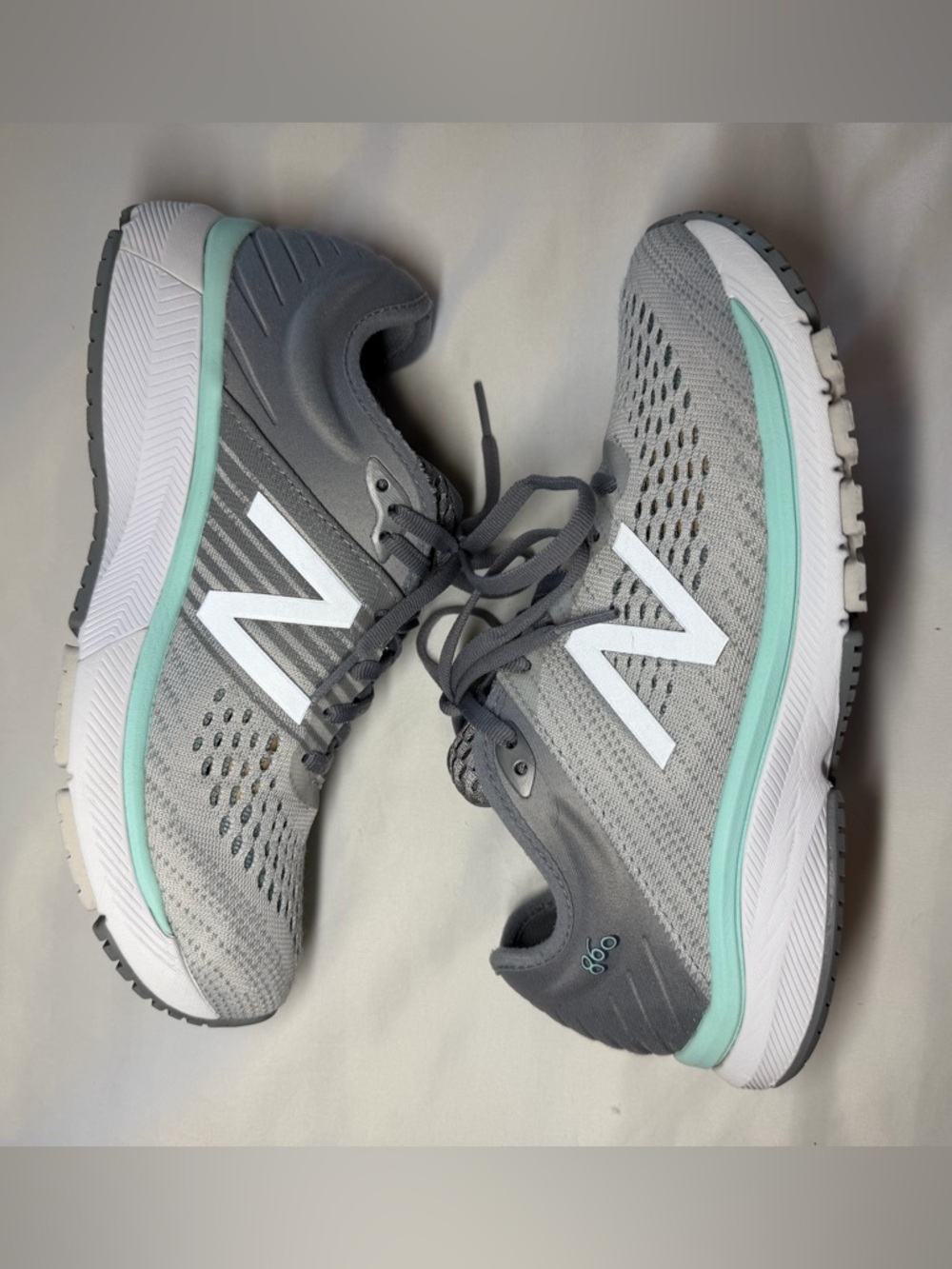 New Balance 860v10 Women’s Running Shoes Gray Mint